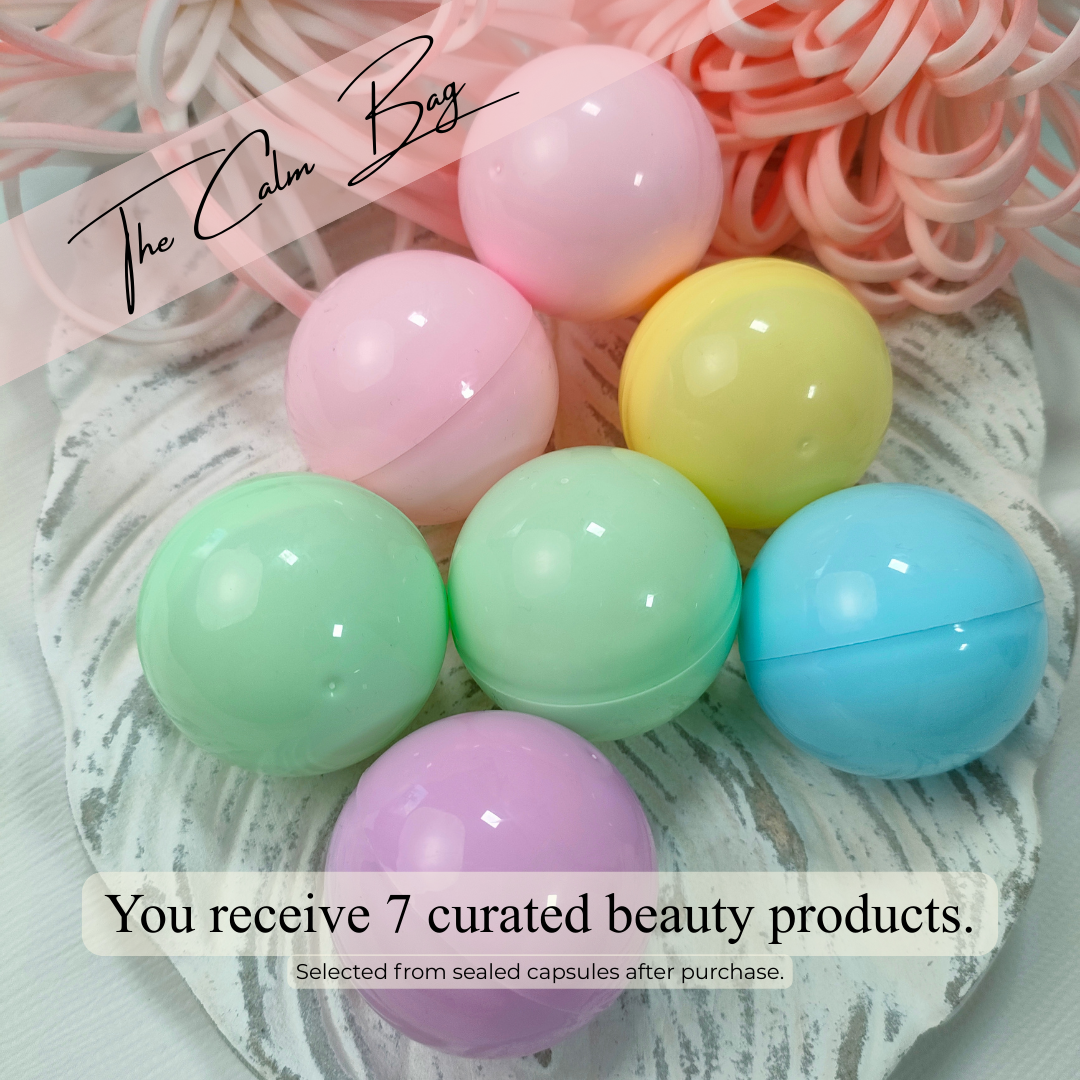 Sieben versiegelte Beauty-Kapseln der Calm Bag – Beauty Überraschungsset mit zufällig ausgewählten Produkten.